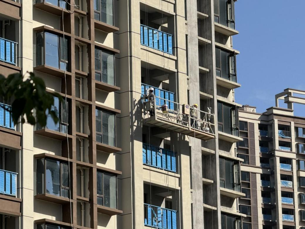 2024年底，記者走訪麥山花園項目現場，工人們正在緊鑼密鼓的施工。人民網記者 羅娜攝