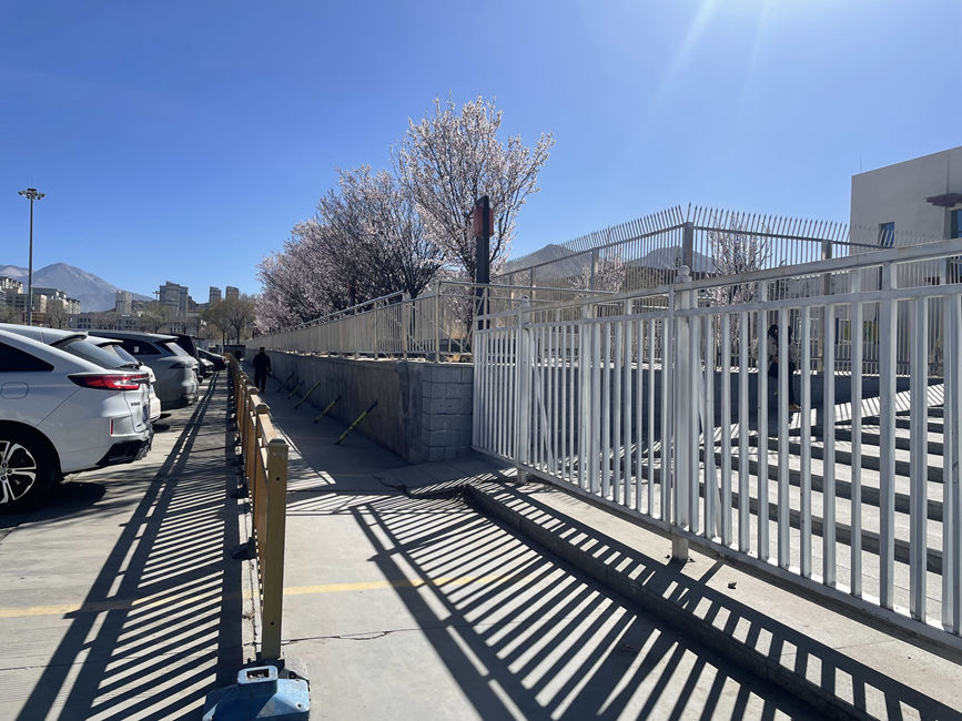 車站原進站口。拉薩高新區市政市容管理局供圖